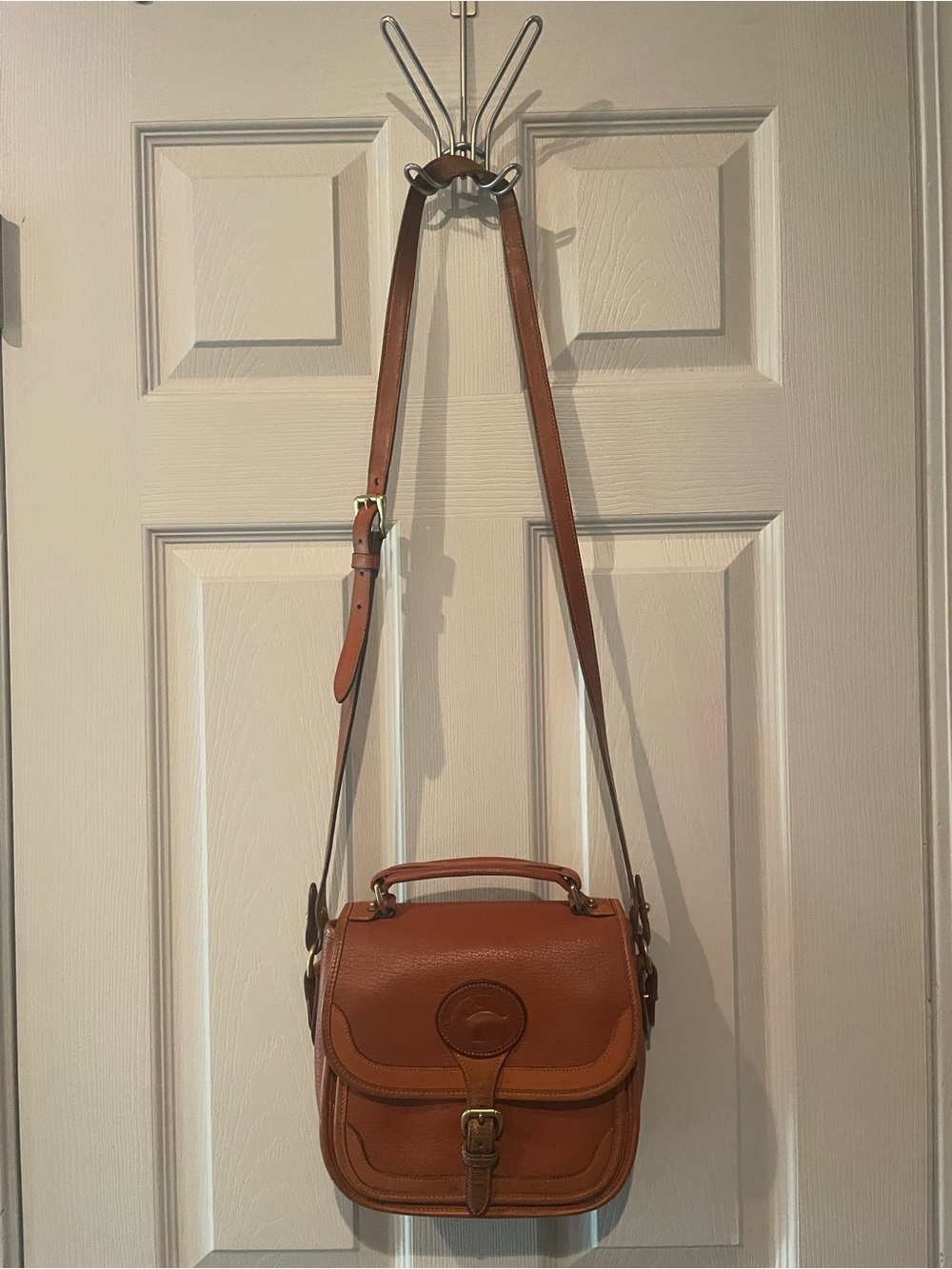 Dooney & Bourke British Tan all weather Leather Handbag. Made in USA Label. - Picture 2 of 8
